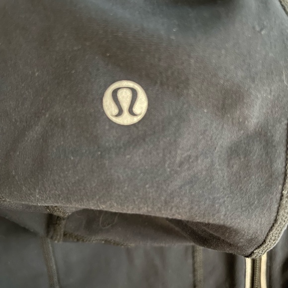 Lululemon Run Alpine
Pullover Hoodie Active Dark Navy/Gray top,
Size 2 - Picture 6 of 9